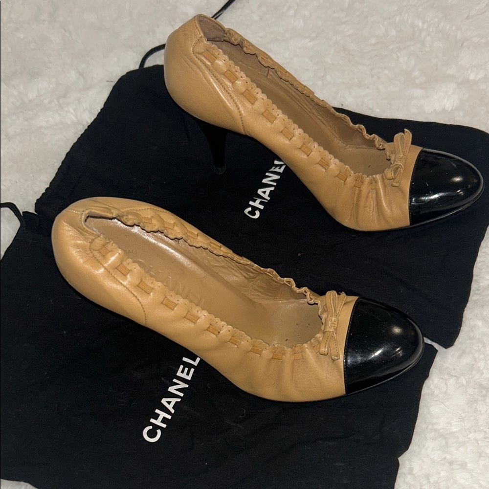 CHANEL Tan and Black Cap Toe Flats - Picture 1 of 9